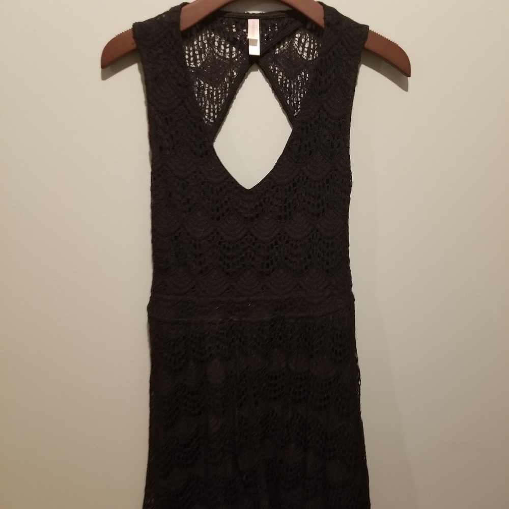 Black Lace Semi-backless Dress